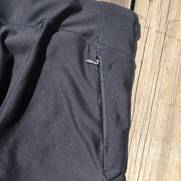 Back Under Armour Capris - Picture 3 of 3